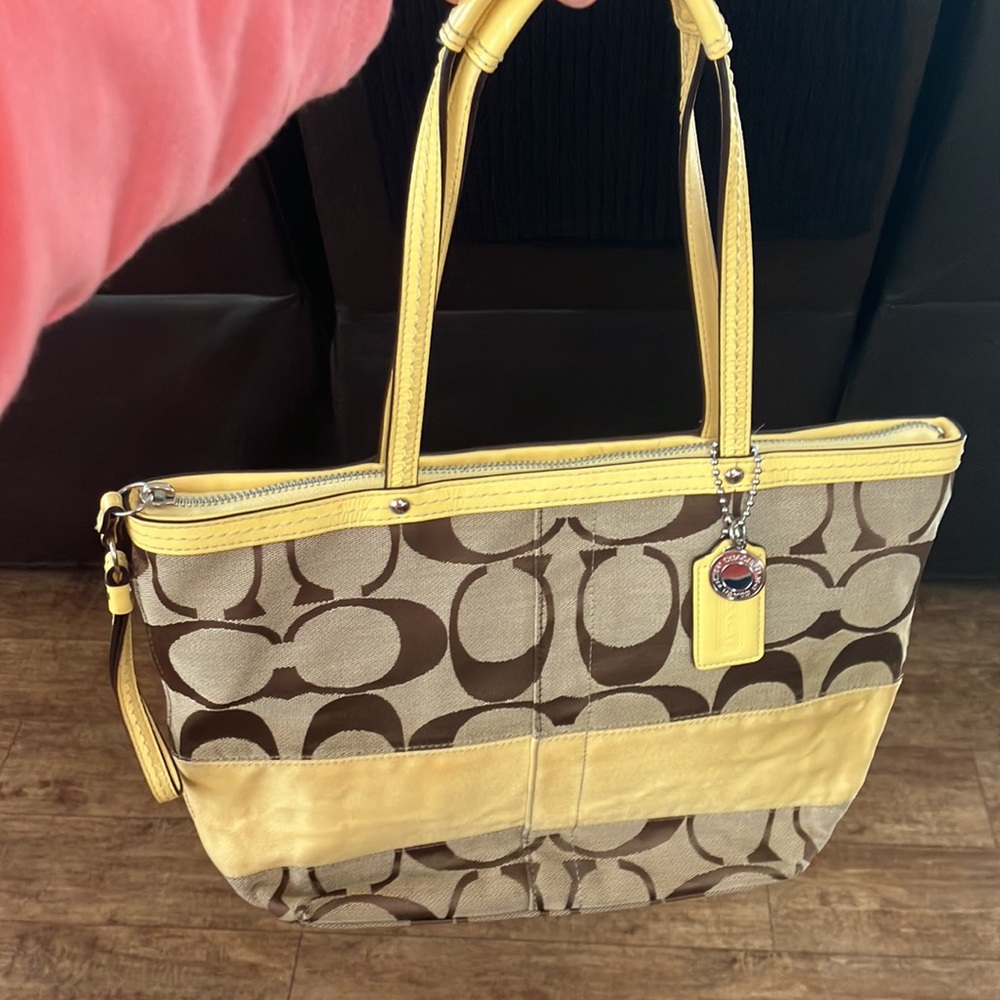 VINTAGE COACH AUTHENTIC CANVAS AND GENUINE LEATHER SHOULDER BAG